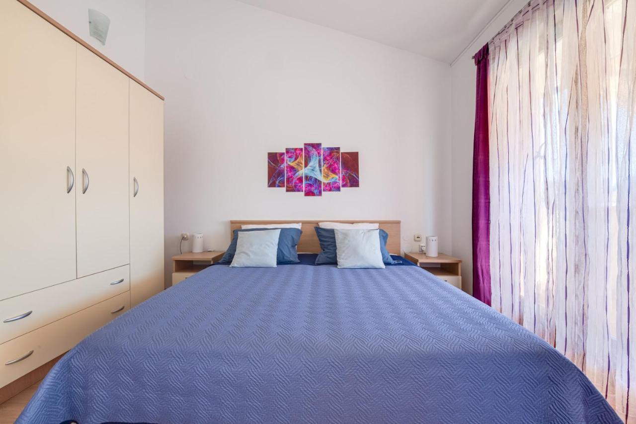 Villa Livia With Three Nice Apartments, Swimming Pool, Childrens Playground, Barbecue And Free Parking Ližnjan Exterior foto