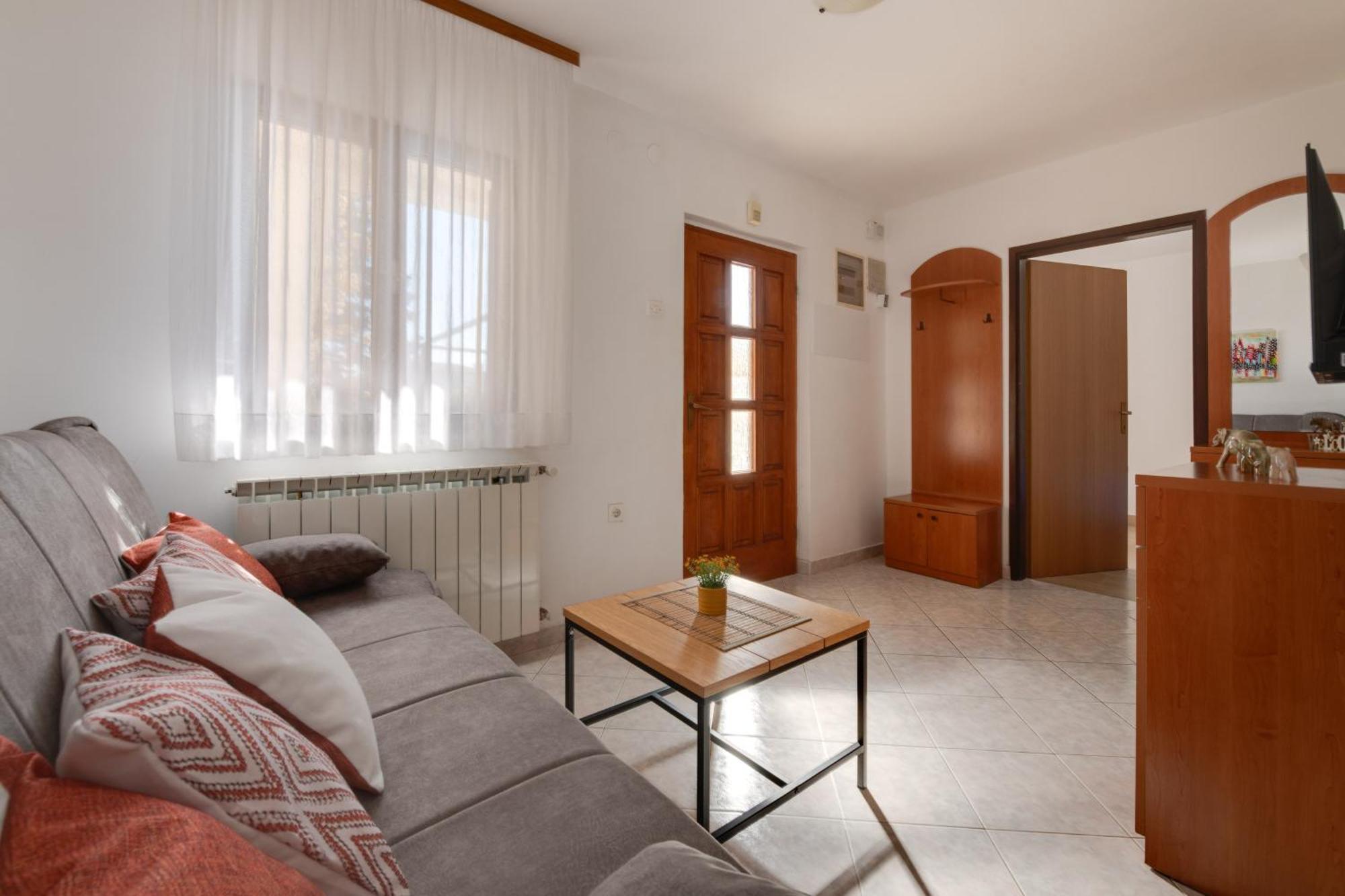 Villa Livia With Three Nice Apartments, Swimming Pool, Childrens Playground, Barbecue And Free Parking Ližnjan Exterior foto