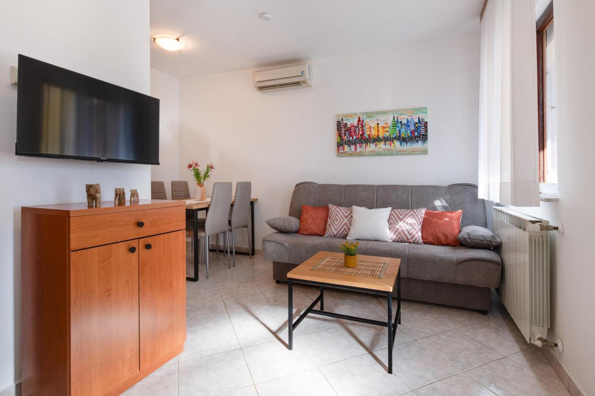 Villa Livia With Three Nice Apartments, Swimming Pool, Childrens Playground, Barbecue And Free Parking Ližnjan Exterior foto