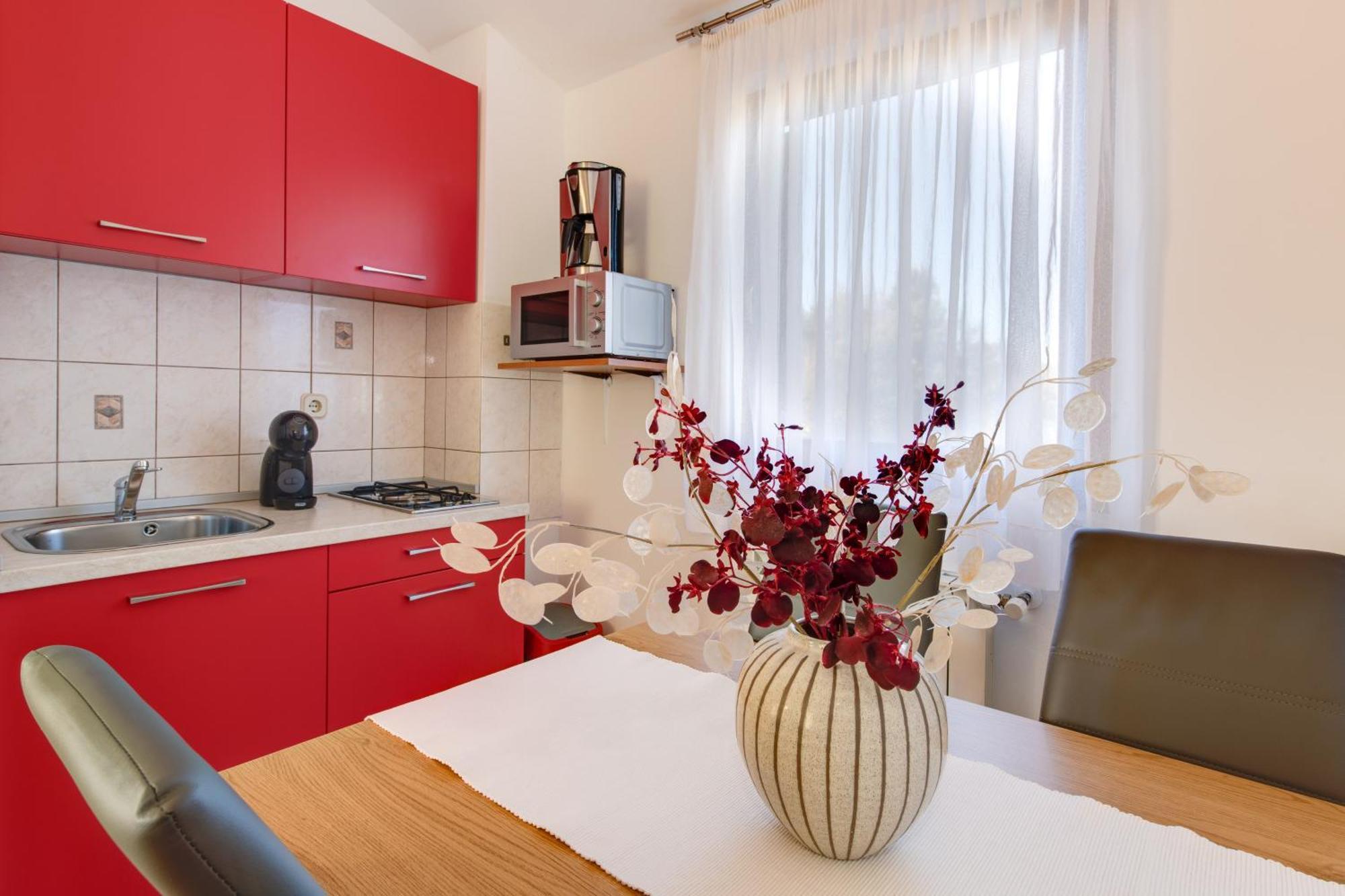 Villa Livia With Three Nice Apartments, Swimming Pool, Childrens Playground, Barbecue And Free Parking Ližnjan Exterior foto